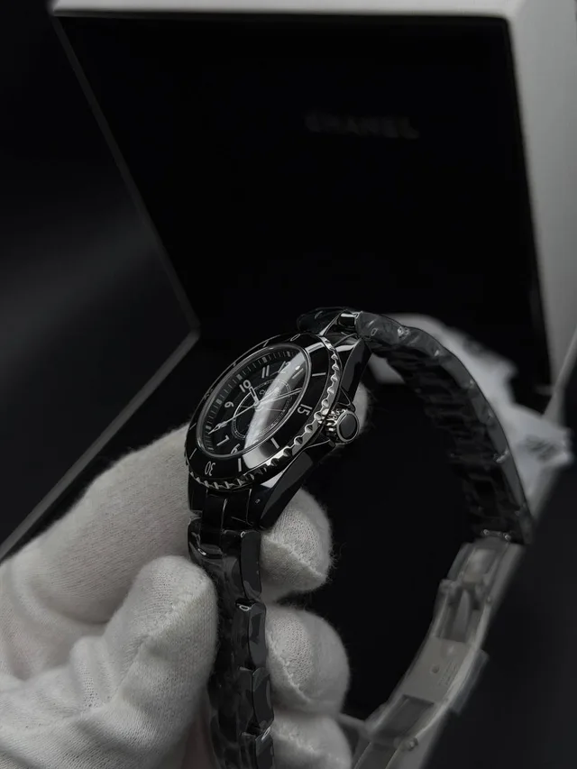 Часы Chanel J12