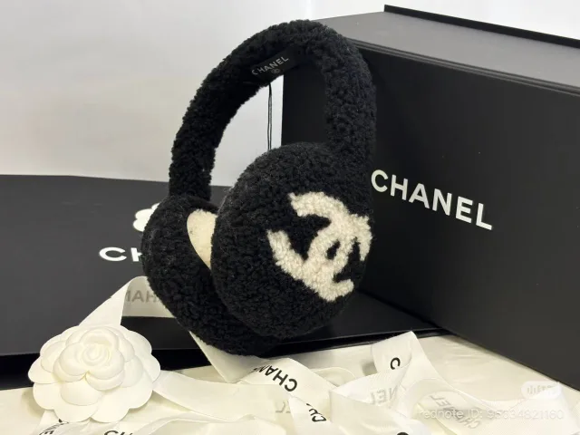 Наушники шерстяные Chanel