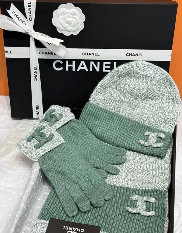 Зимний комплект от Chanel