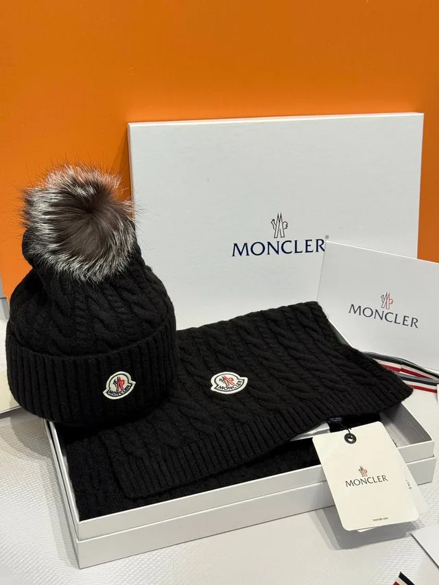 Комплект Шарф и Шапки от MONCLER