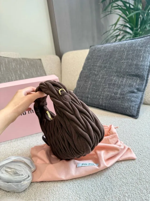 Сумка из замши MiU MiU