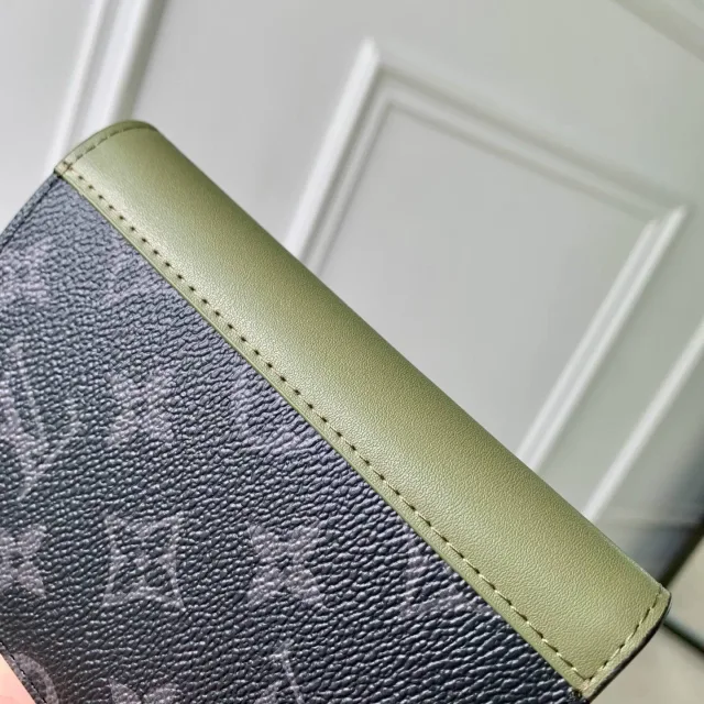 Обложка на паспорт от Louis Vuitton