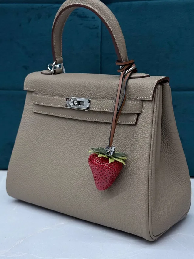 Брелок от Tory Burch