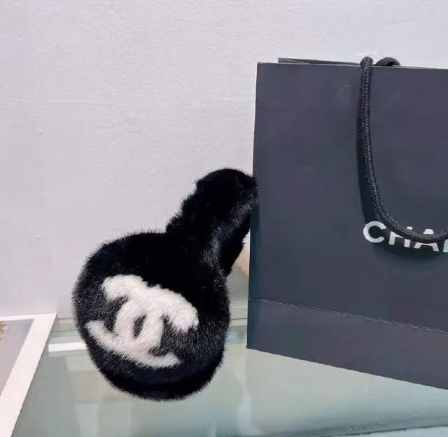 Наушники шерстяные Chanel