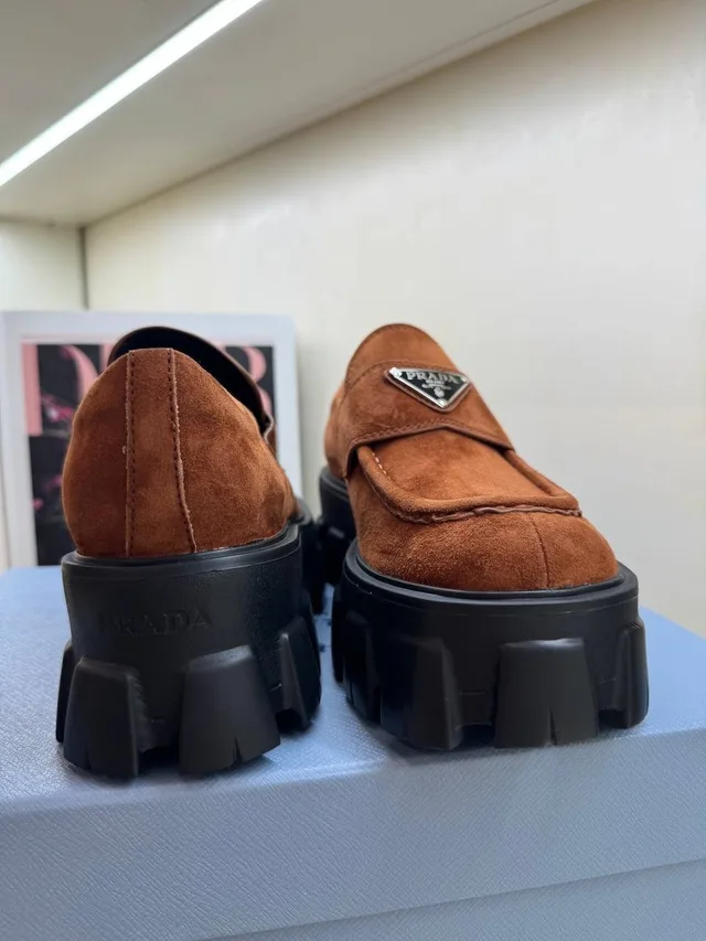 Лоферы Prada