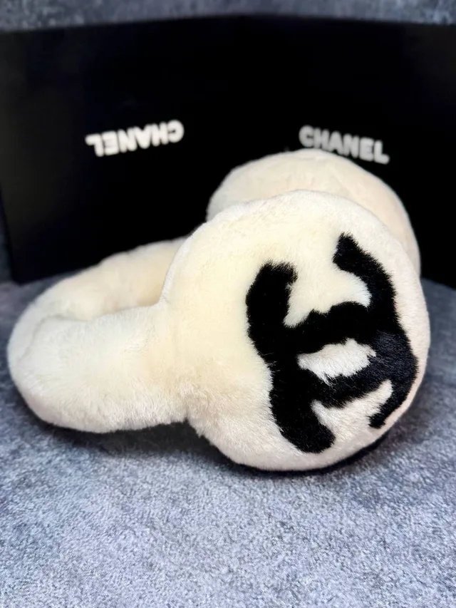 Наушники шерстяные Chanel