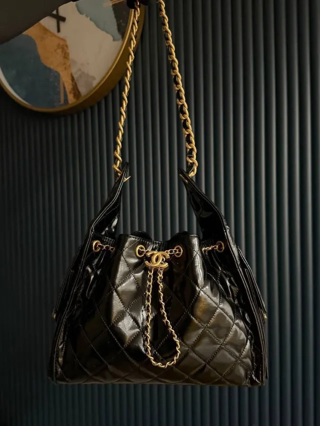 Chanel Hobo Metiers dart
