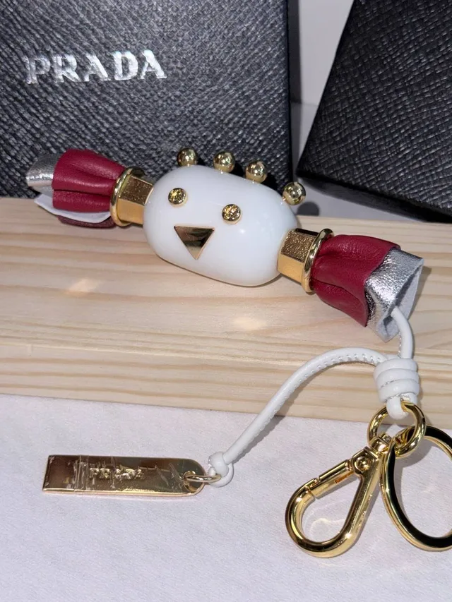 Брелок от Prada