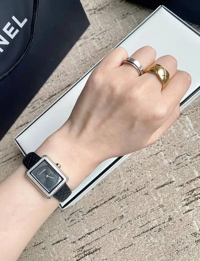 Часы Chanel
