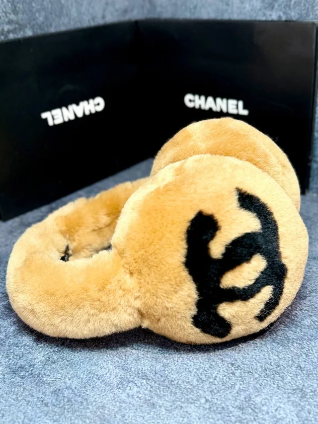 Наушники шерстяные Chanel