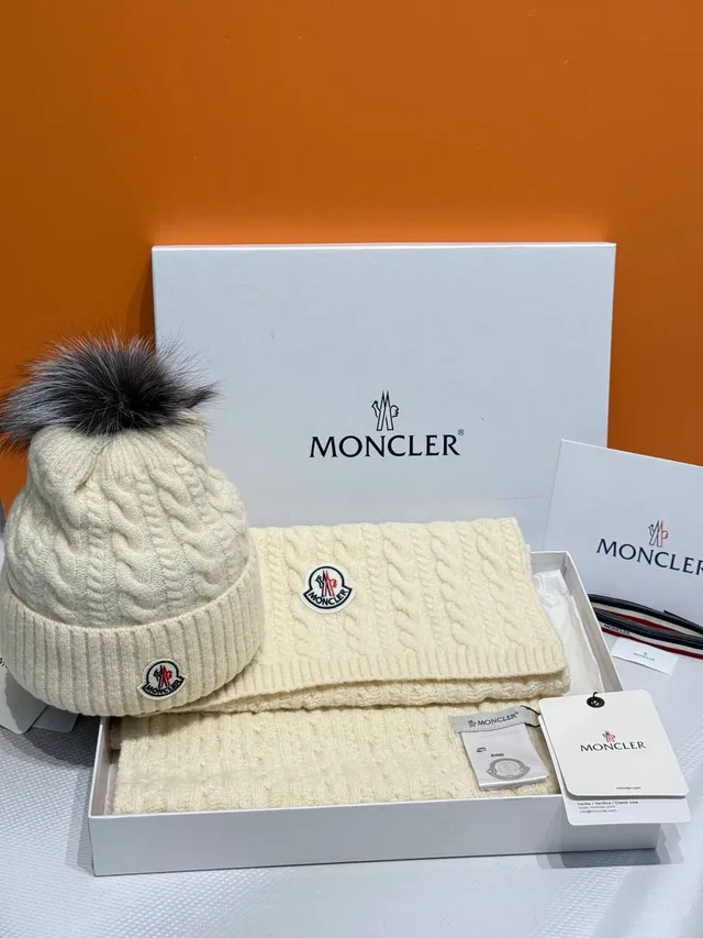 Комплект Шарф и Шапки от MONCLER