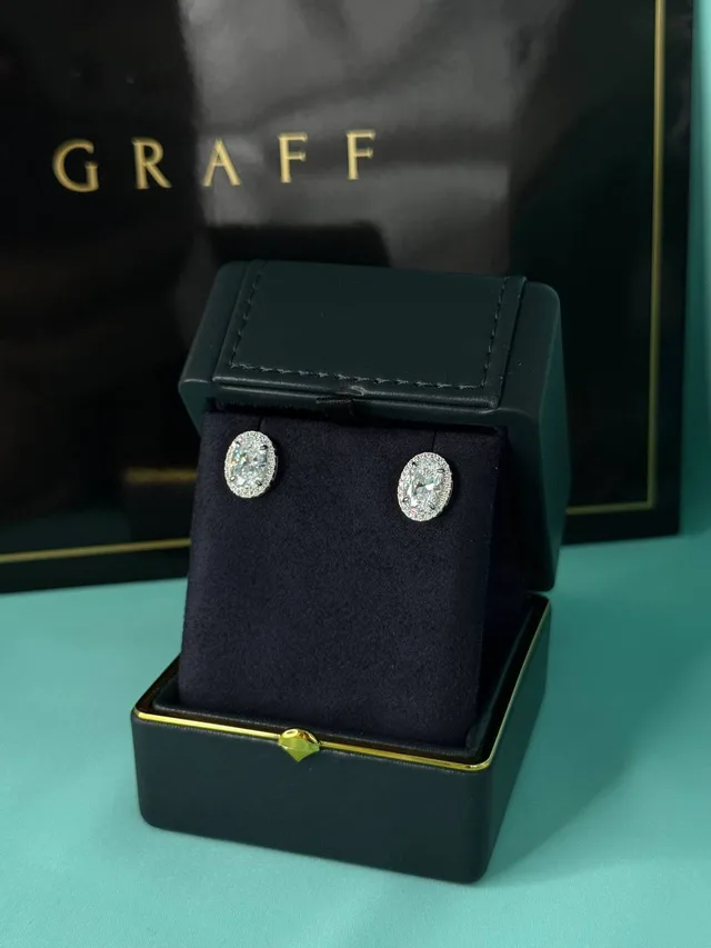 Серьги от бренда GRAFF