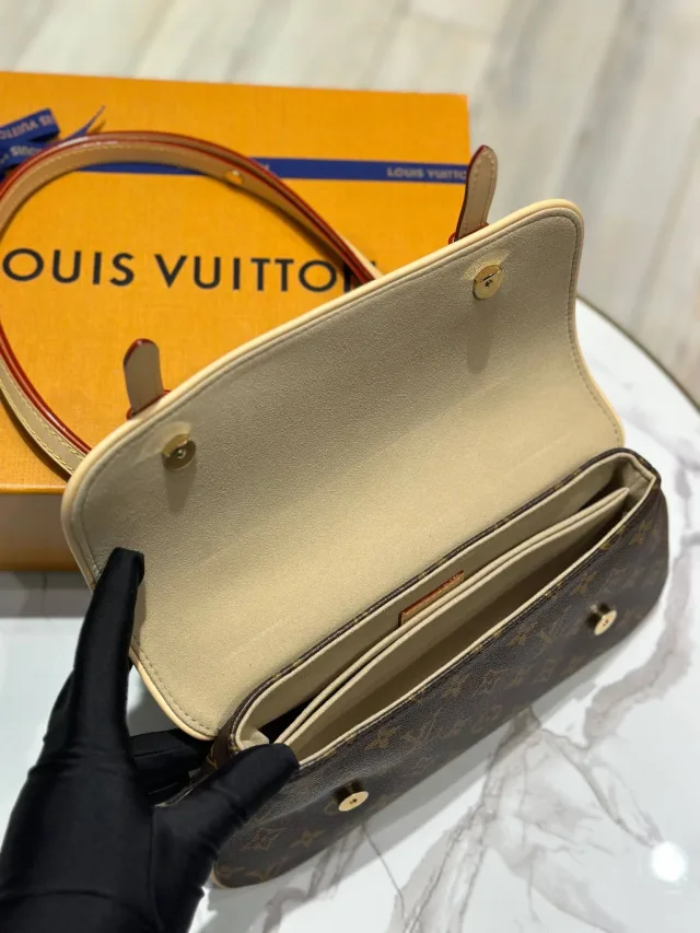 Сумка Louis Vuitton Marelle