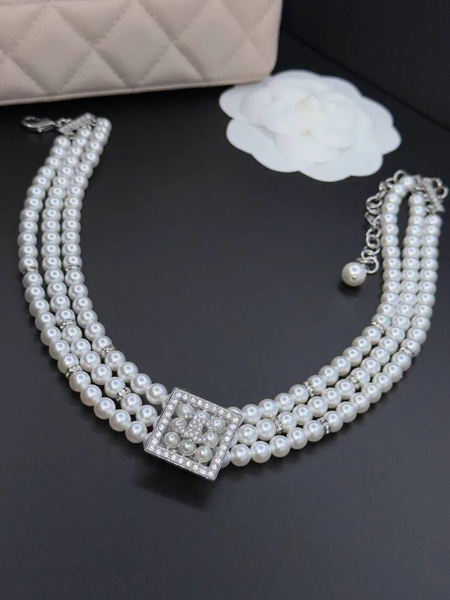 Чокер от Chanel