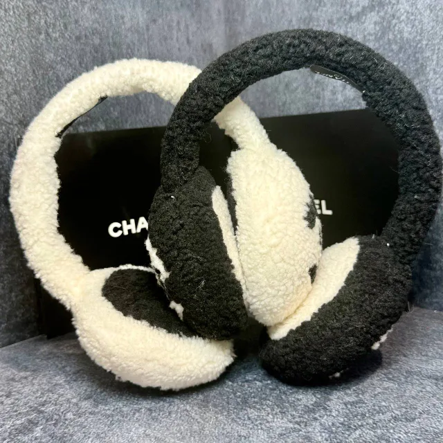 Наушники шерстяные Chanel