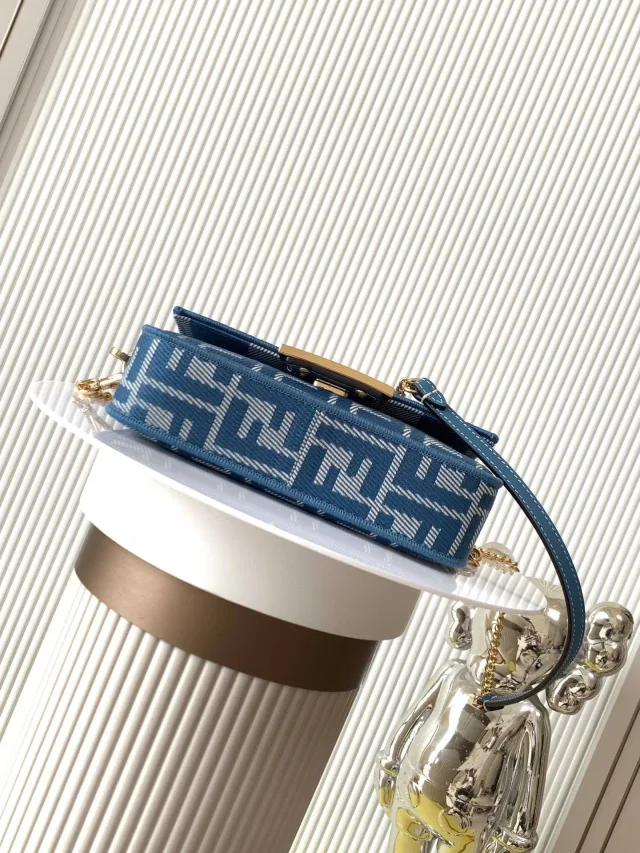 Сумка Fendi Baguette Mini