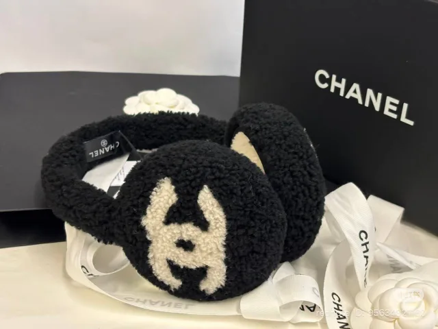 Наушники шерстяные Chanel