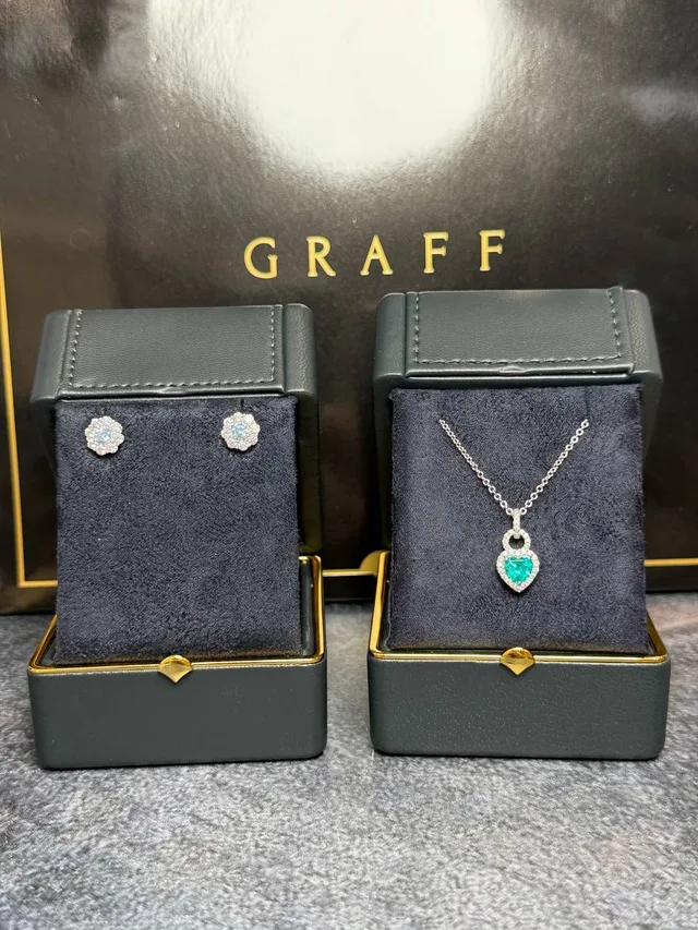 Серьги от бренда GRAFF