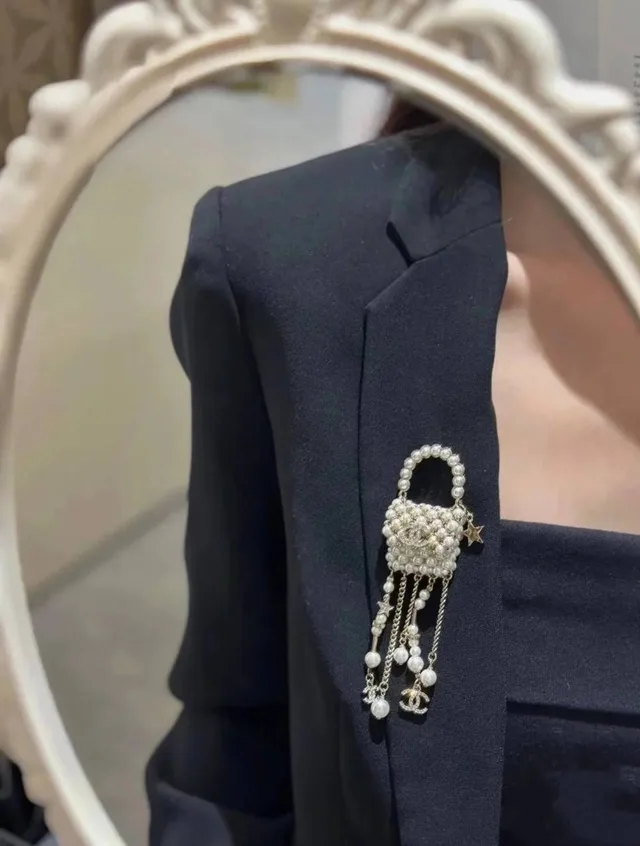 Брошь Chanel