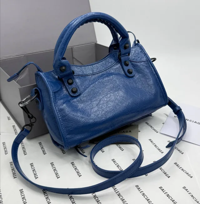 BALENCIAGA M