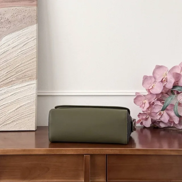 Сумка Louis Vuitton Courrier