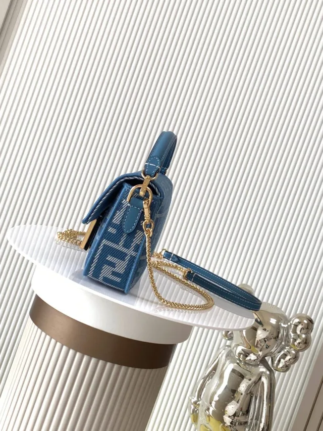 Сумка Fendi Baguette Mini