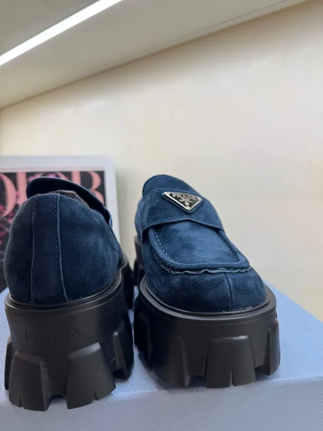 Лоферы Prada